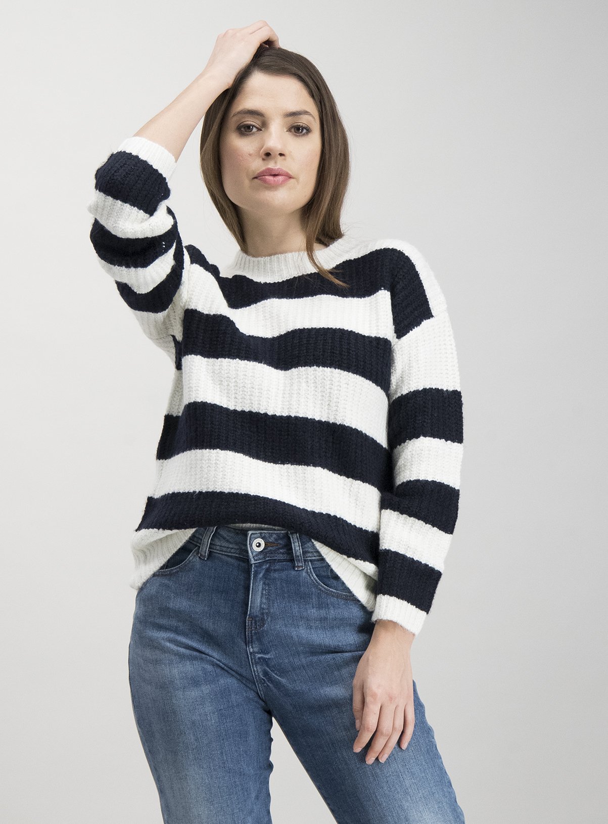 chunky navy jumper